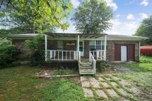 818 Riverside Circle