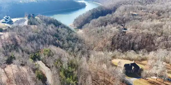 30 Lakepointe Dr.