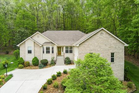 44 Chelteham Ln