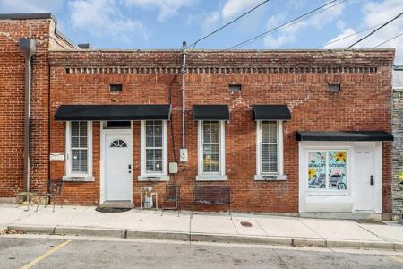 105 W Walnut