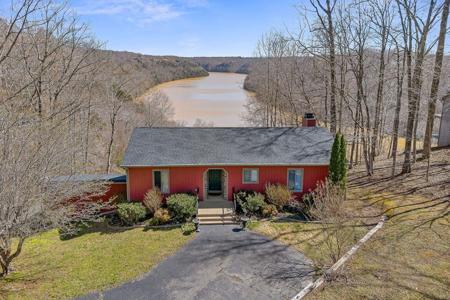 292 Red Bud Dr