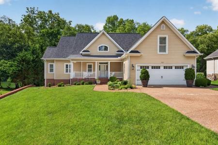 415 River Oaks Dr