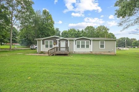 2045 Lakeview Dr