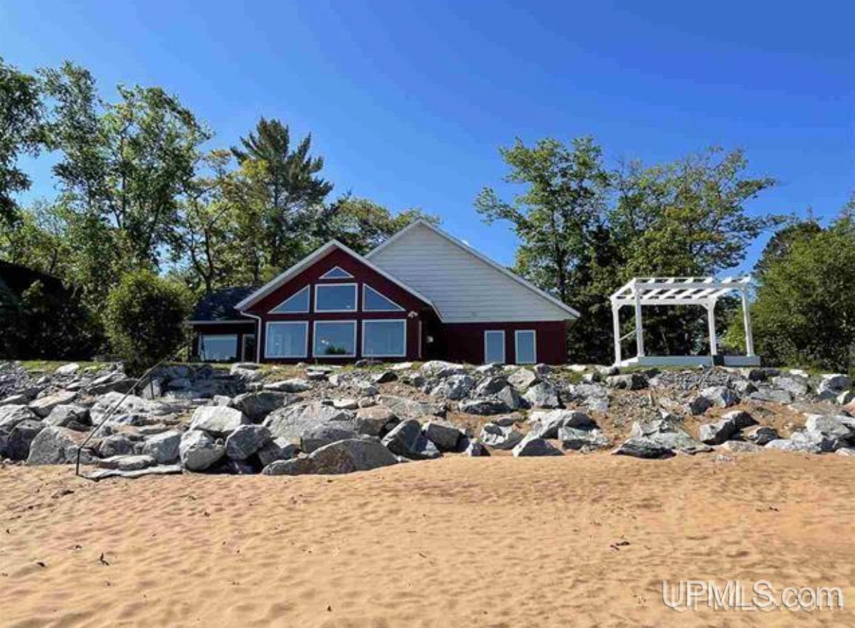 Image 0: Summer view of shoreline, Lakeside