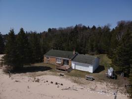 3092 Woodland Shores