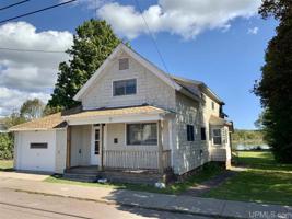 825 Front St