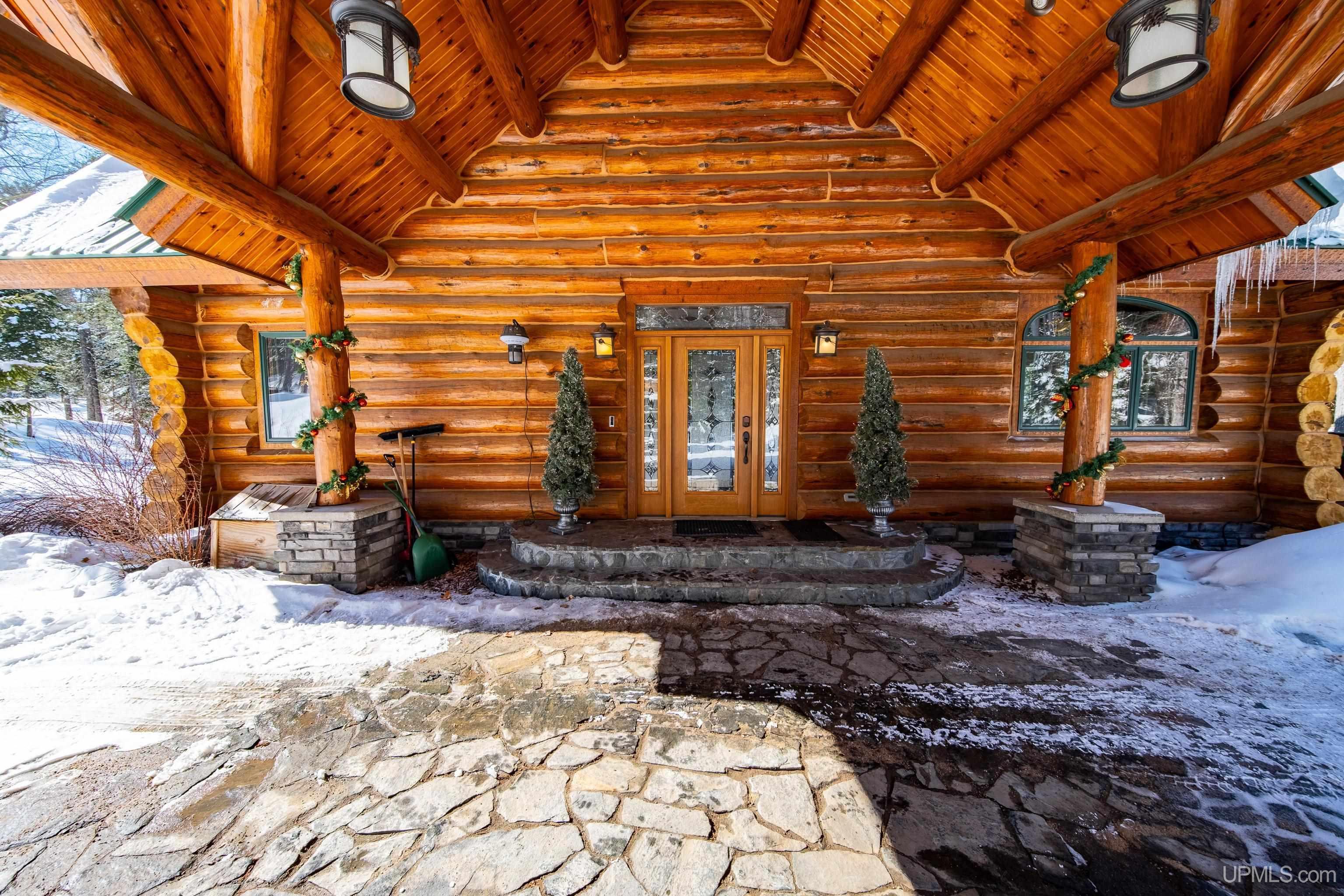 Image 1: Carport/Entrance