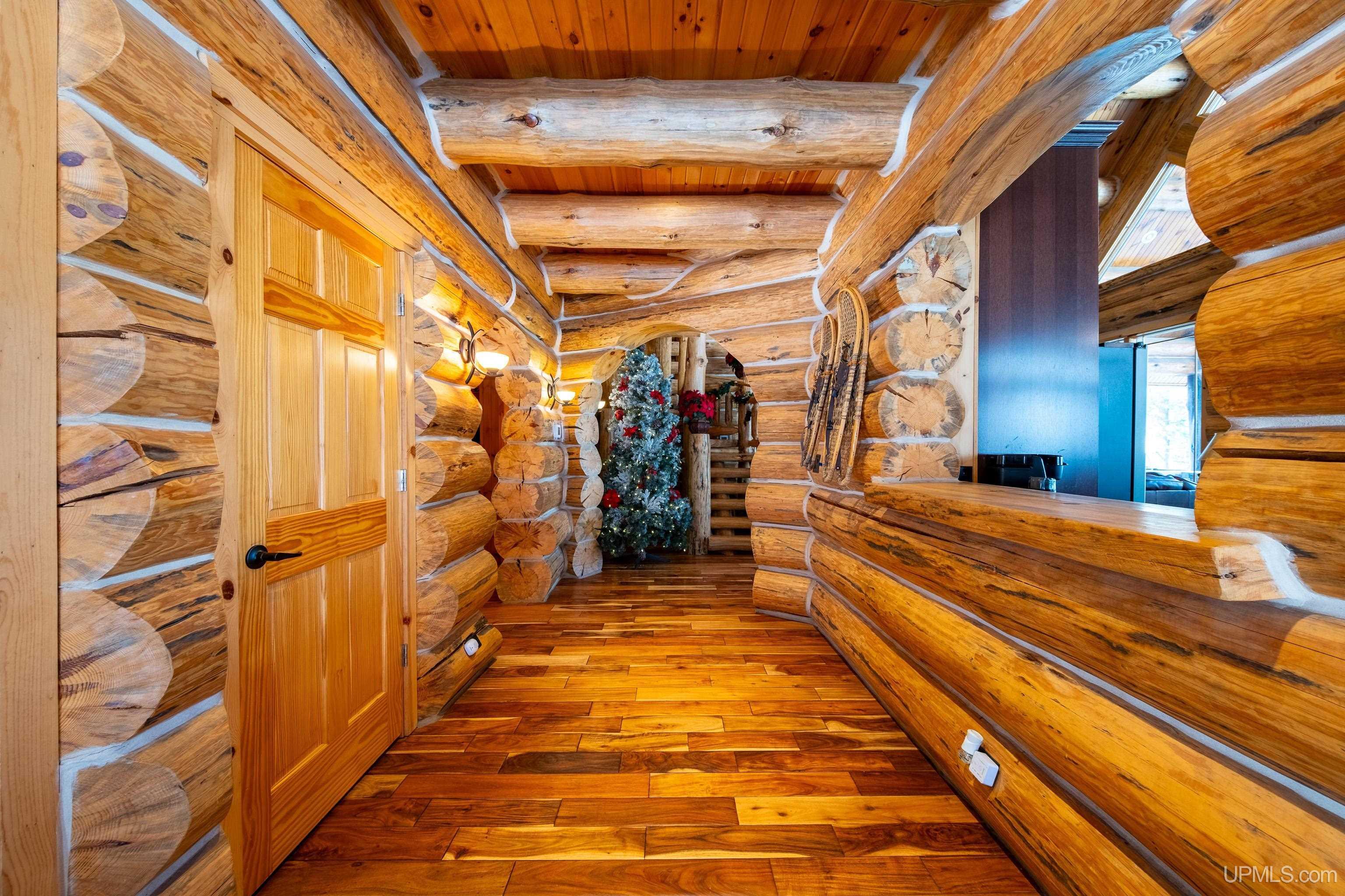 Image 3: Entrance Hallway