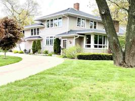 1024 Lake Shore Dr