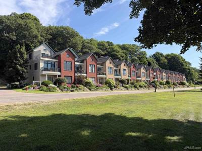 219 N Lakeshore Boulevard