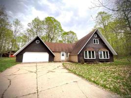 859 Pentoga Trail