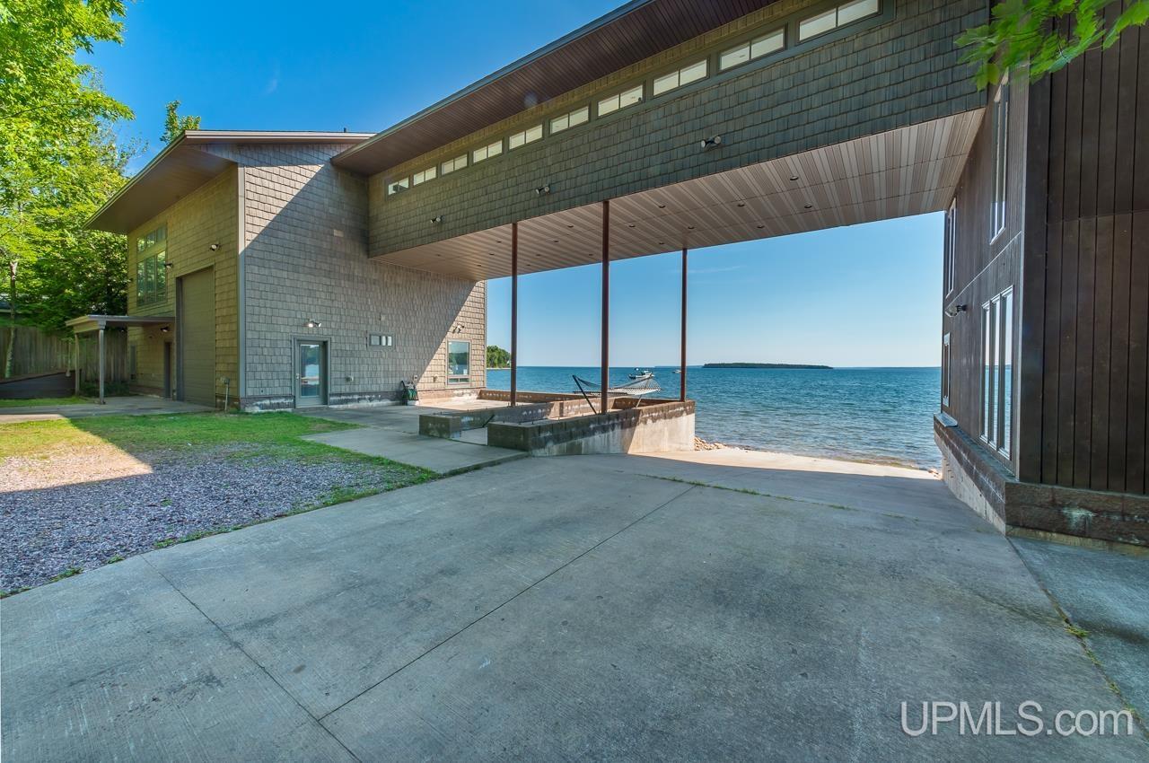 Image 3: 52' adjoins two wings, Sky Walk