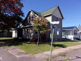 822 Front St