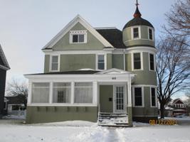 602 Lakeshore Dr