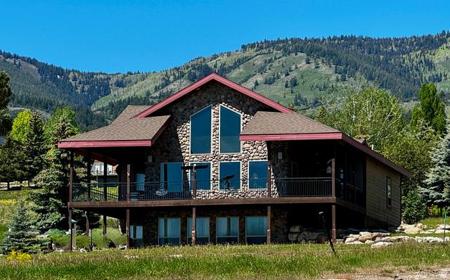 7 LAKE CIRCLE DR
