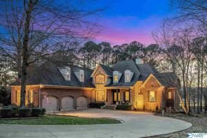 1827 Riverview Circle
