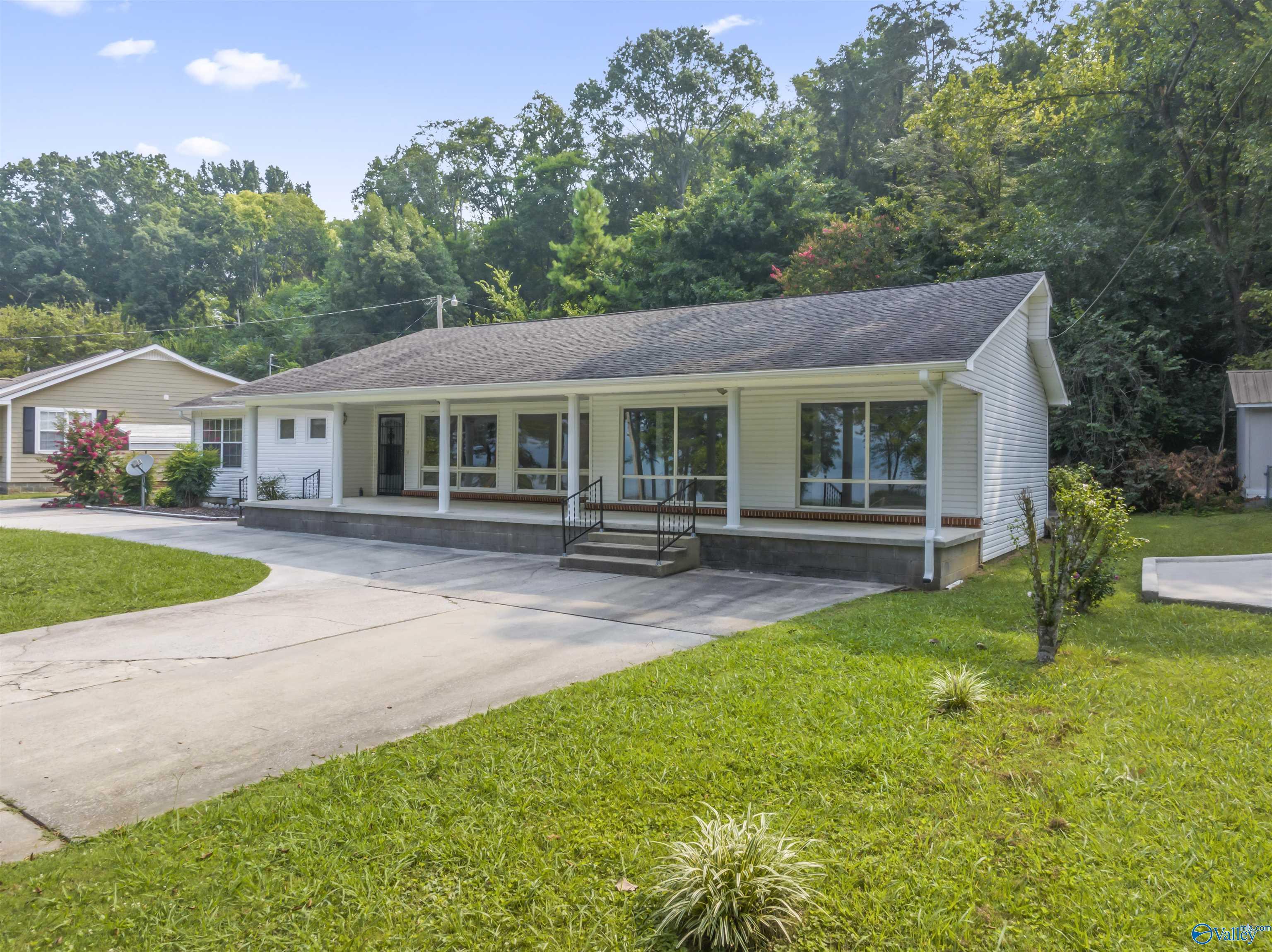 1921 Sunset Drive, Guntersville, AL lhrmls01725360