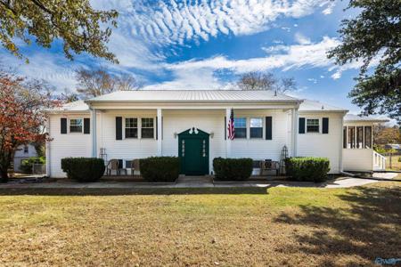 1809 Riverview Circle