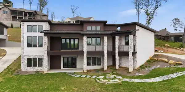528 Fall Creek Drive