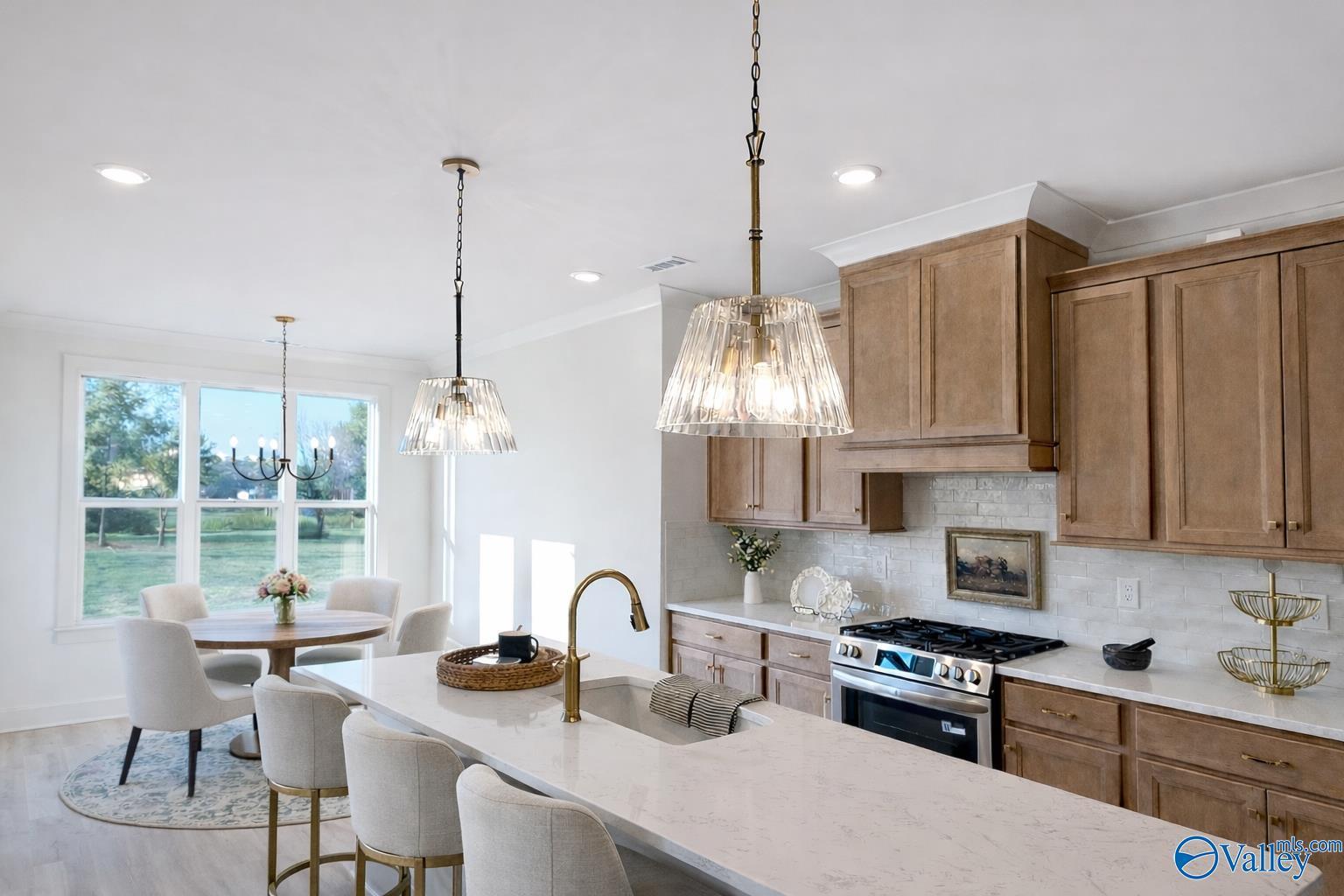 Image 4: This photo has been virtually staged to illustrate potential furnishings.