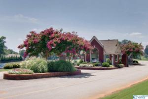 16 Pipers Square