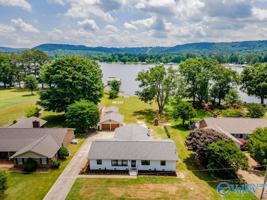 3709 Meadowwood Circle