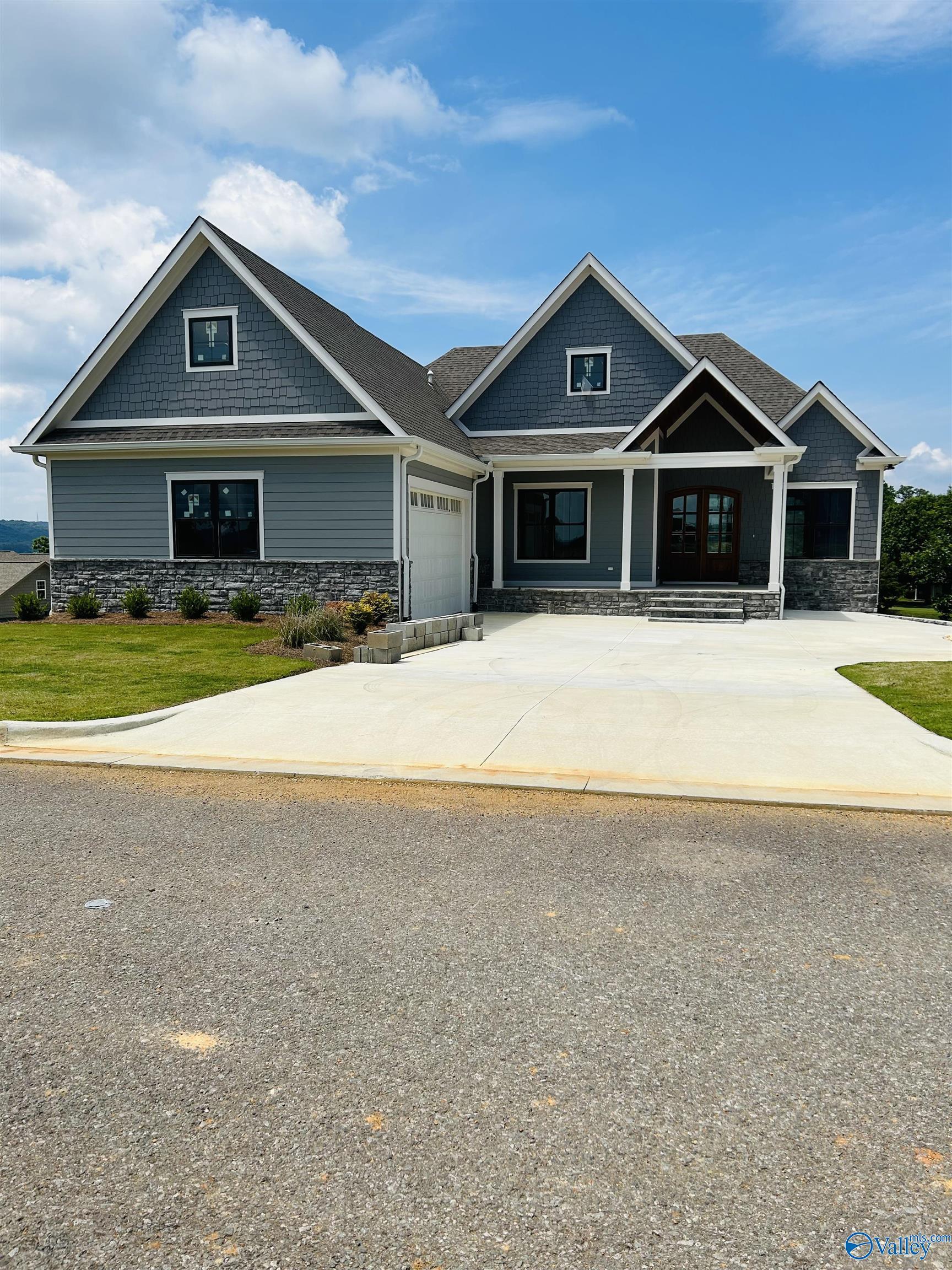 90 Gunters Landing Ridge Circle, Guntersville, AL lhrmls01400402