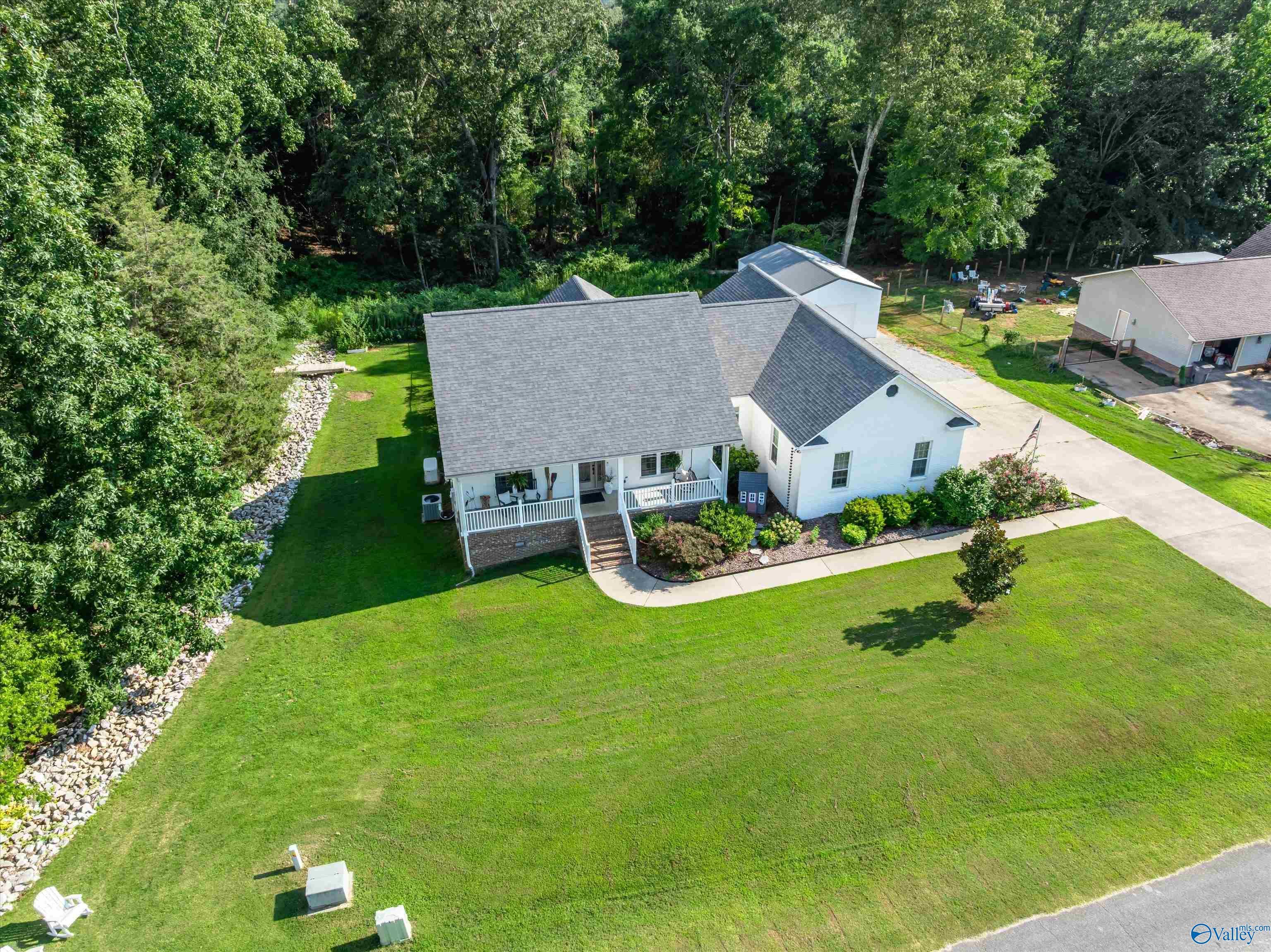 Image 4: Front view Summer