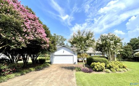 3713 Meadowwood Circle