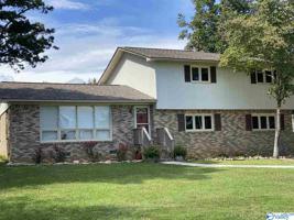 3816 Meadowwood Circle