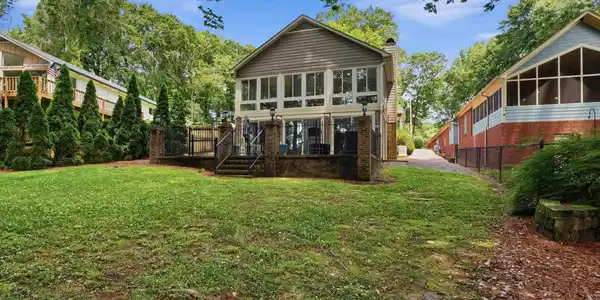 1335 Point Of Pines