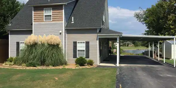 9 Breezeway Bay