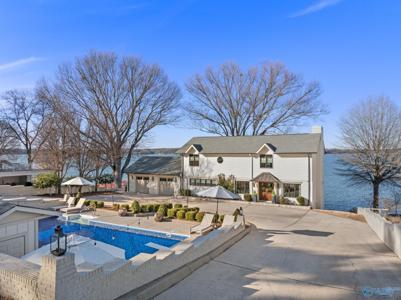 180 Bainbridge Circle