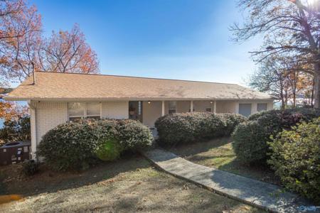 122 Lakeshore Drive