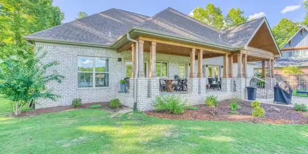 200 East Drive
