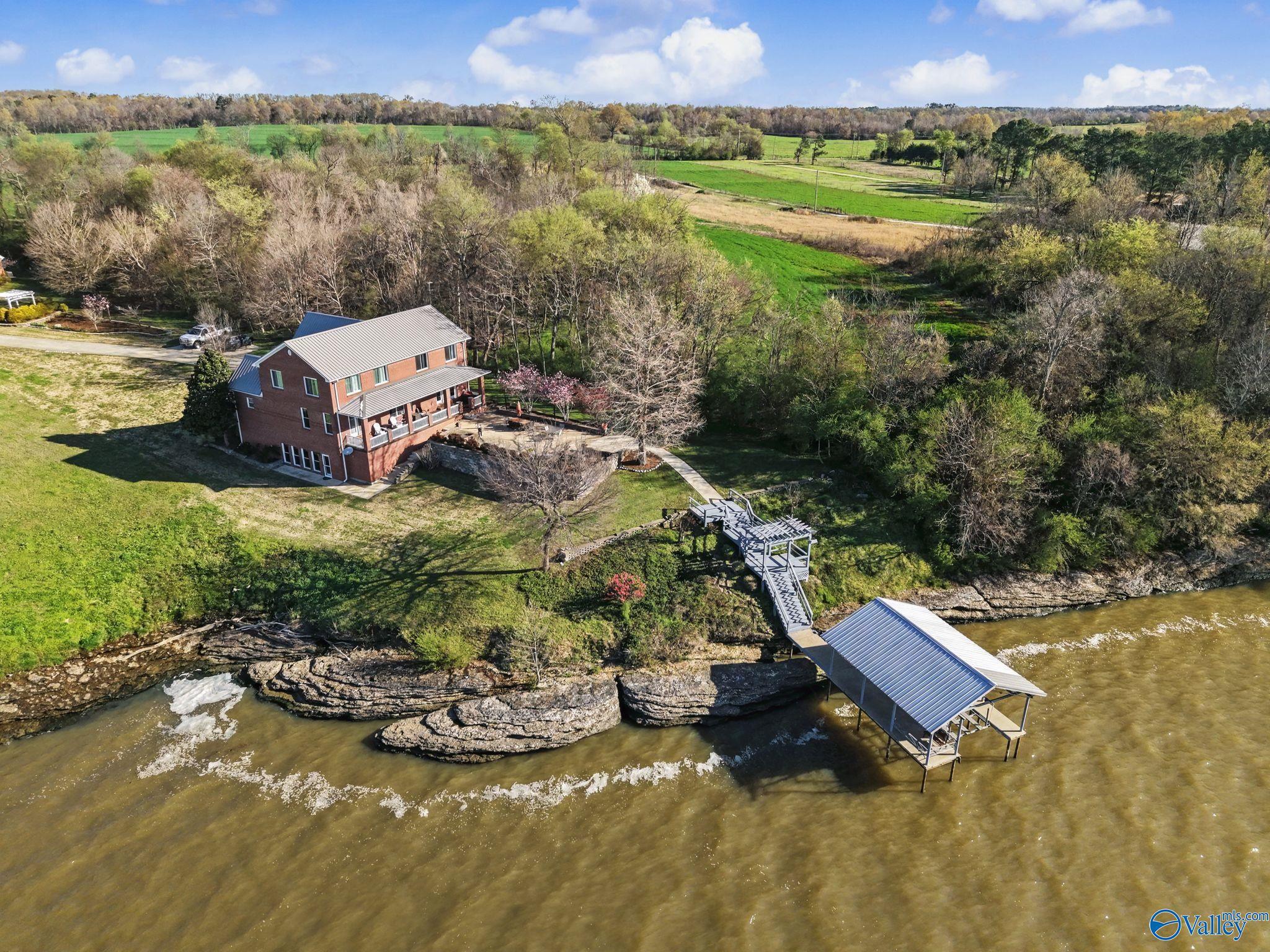 Image 4: Incredible Wheeler Lake property!