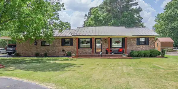 145 Lakewood Drive E