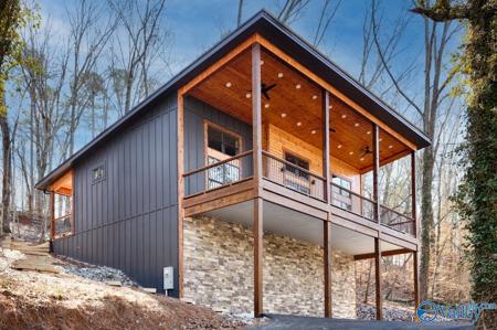 437 Shoreland Circle