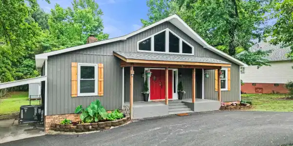 3405 Country Club Circle