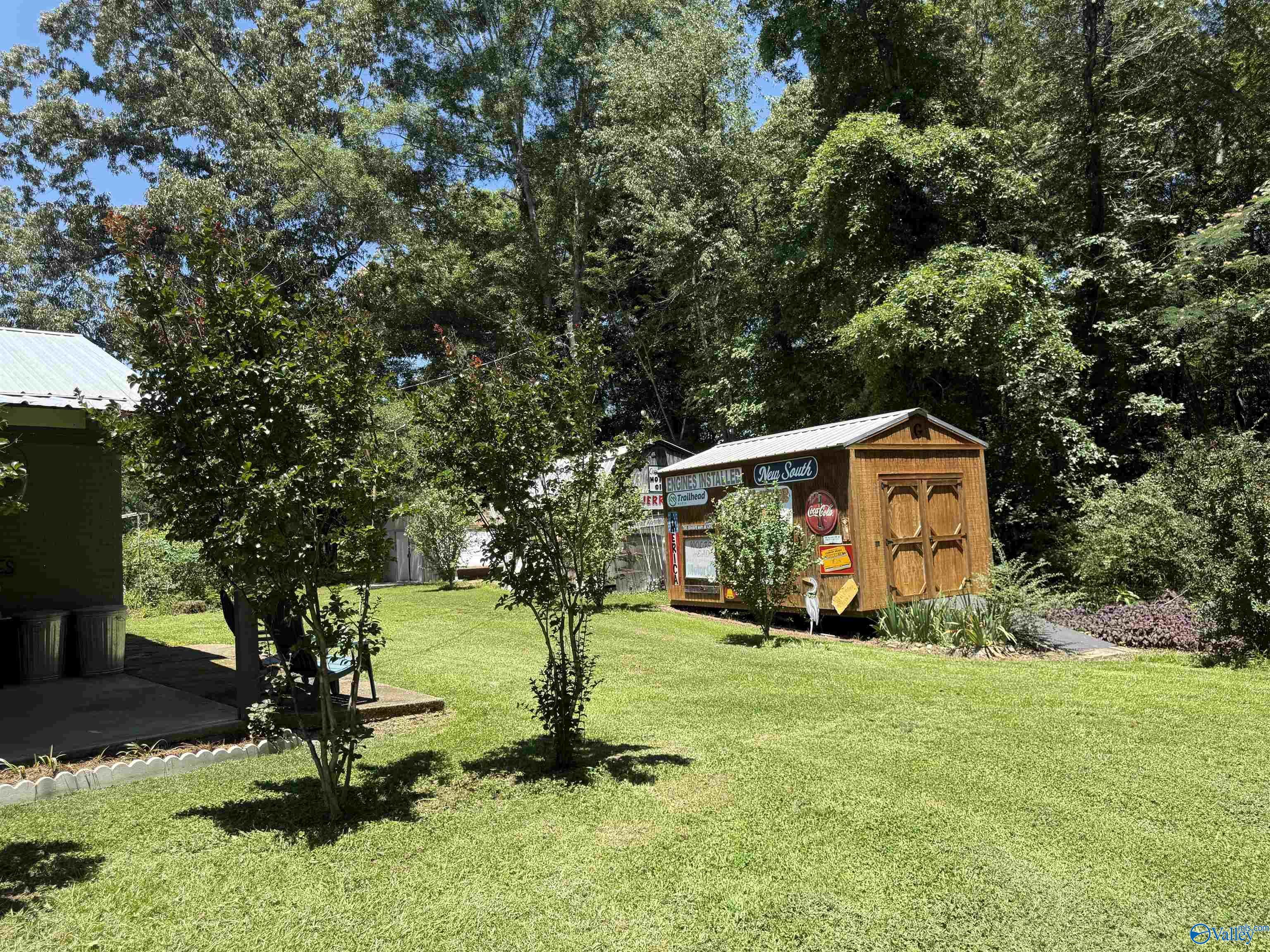 Image 4: View of detached workshop
