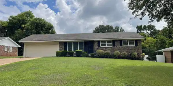 421 E Lakeside Drive