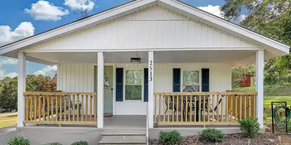2513 Lakeview Drive