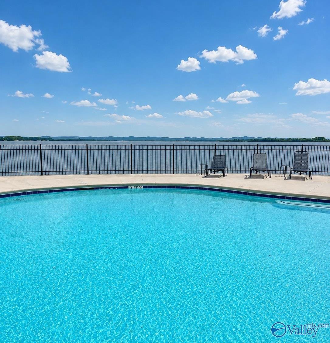 Image 4: Season 1 in the new pool / outdoor area !