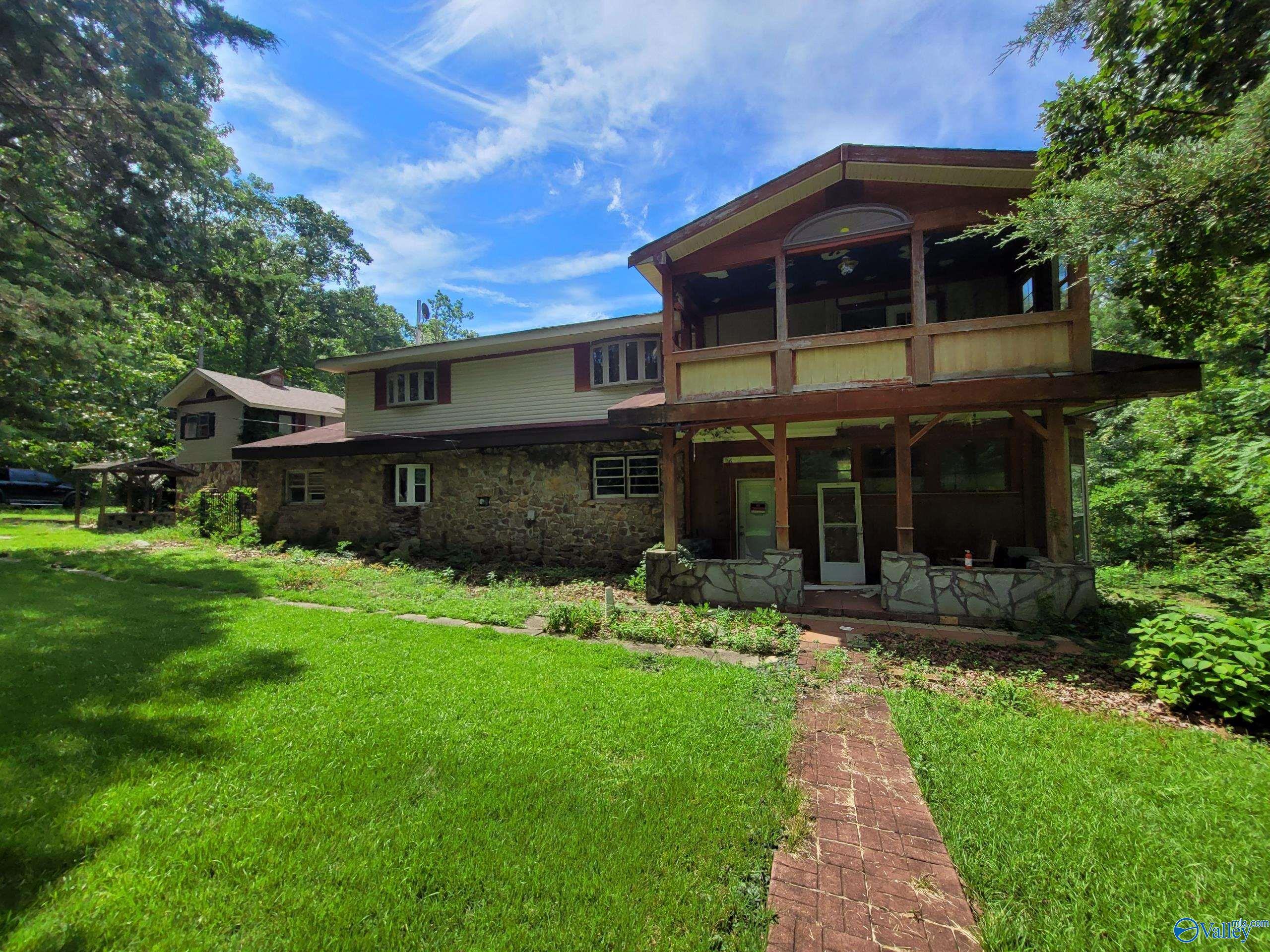 1934 Signal Point Road, Guntersville, AL lhrmls01292926