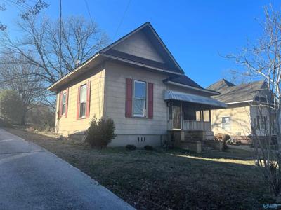 915 South 6th Street
