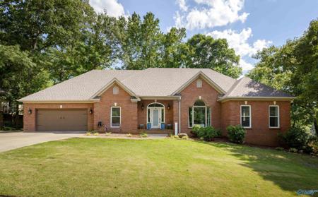 405 Lakeside Circle