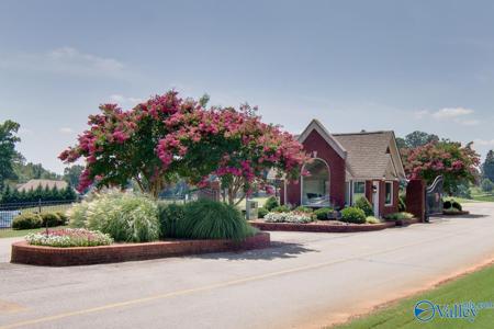 10 Pipers Square