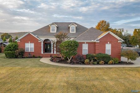 1090 Roseland Lane