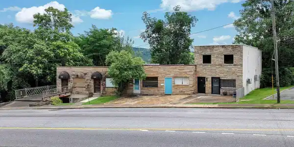 627 Gunter Avenue