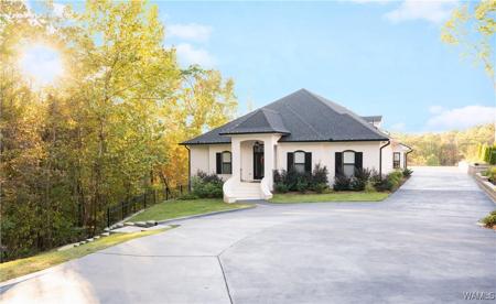 8406 Essex Circle NE